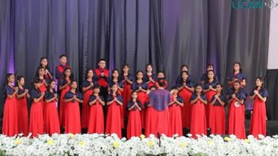 Muslims give support to Catholic choristers in Indonesia