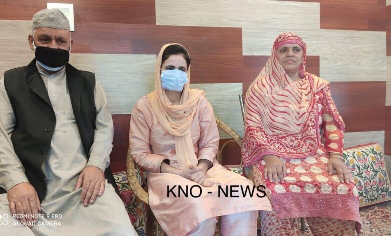 Shafia Maqbool from Baramulla, despite immense domestic issues, cracked Kashmir Administrative Service (KAS)